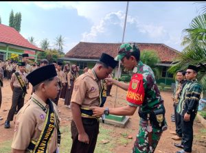 Babinsa Koramil 04/Sribhwono Berikan Pembekalan Pengurus OSIS Mts. Sriwijaya