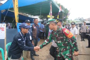 Pastikan Kondusif, Dandim 0429/Lamtim Bersama Kapolres Tinjau Sejumlah TPS