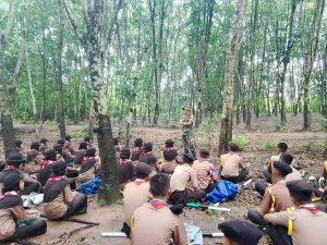 Pelajar SMA N 1 Way Jepara Terima Pembekalan Materi Survival Anggota Koramil 429-09/WJ