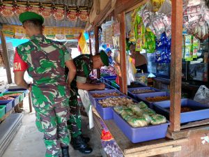 Jelang Ramadhan, Babinsa Kodim 0429/Lamtim Cek Harga Sembako
