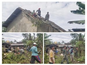 Anggota Koramil 14/Jabung Bantu Warga Terdampak Angin Puting Beliung